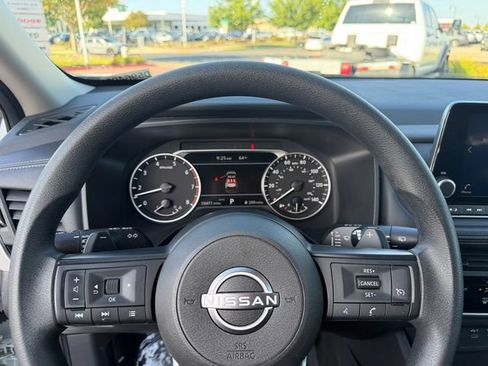 Used 2024 Nissan Rogue S AWD/4WD image 14