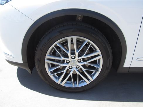 Used 2022 Acura MDX SH-AWD w/ Advance Package image 4