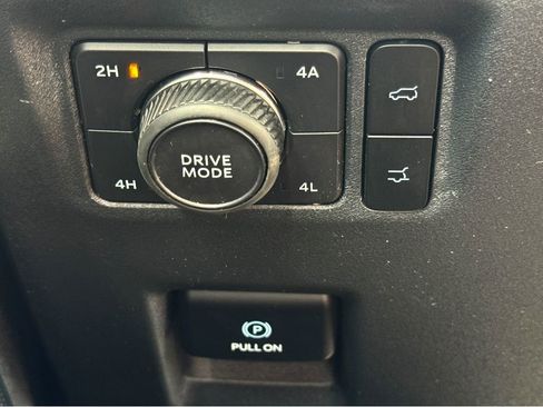 Used 2025 Ford Expedition Active image 24