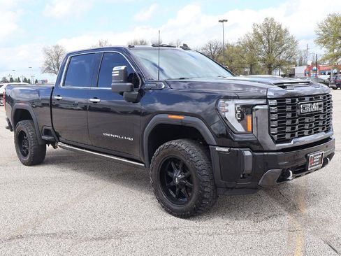 Used 2024 GMC Sierra 3500 Denali Ultimate AWD/4WD image 2