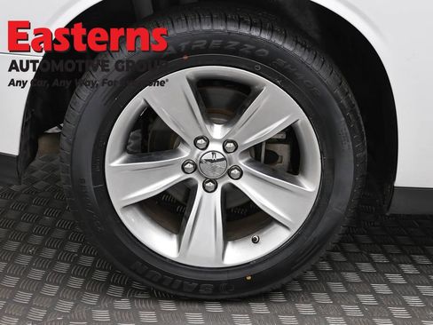 Used 2022 Dodge Challenger SXT image 28