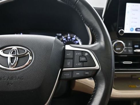 Used 2023 Toyota Highlander XLE FWD image 18