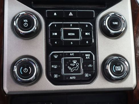 Used 2016 Ford F250 Lariat w/ Lariat Ultimate Package AWD/4WD image 38