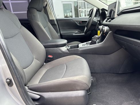 Used 2023 Toyota RAV4 LE AWD/4WD image 16