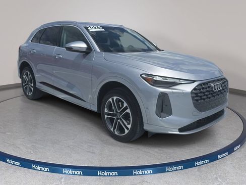 Certified 2025 Audi Q5 Premium w/ Convenience Package AWD/4WD image 3