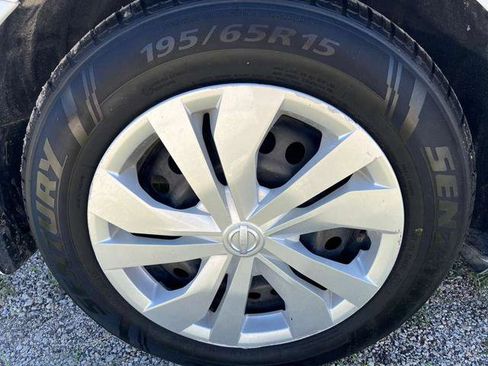 Used 2020 Nissan Versa S FWD image 9