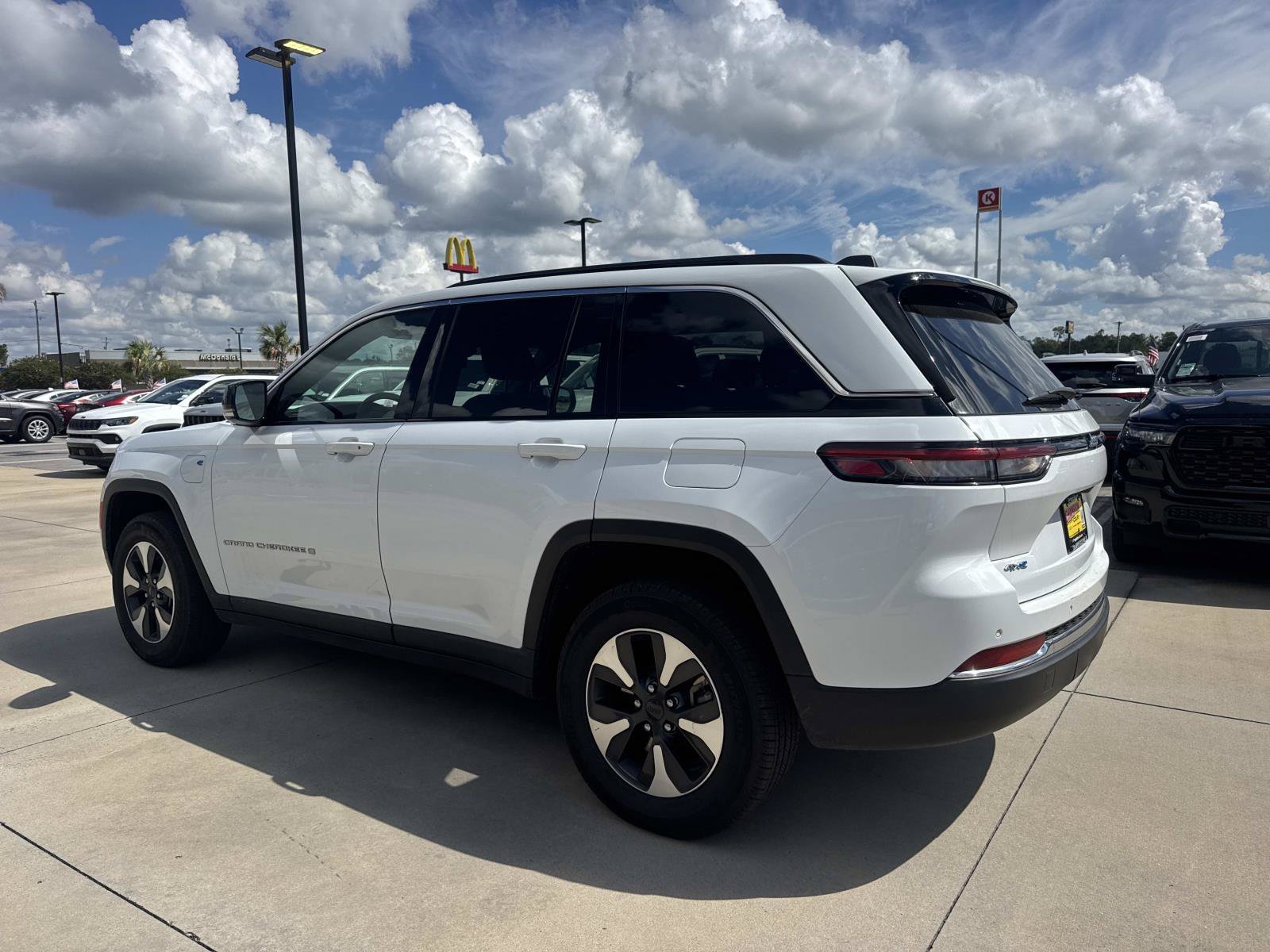 Used 2024 Jeep Grand Cherokee Limited 4xe AWD/4WD image 5