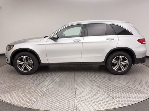 Used 2019 Mercedes-Benz GLC 300 4MATIC image 5