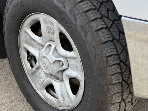 Used 2012 Toyota Tundra 4x4 Double Cab w/ SR5 Pkg image 19