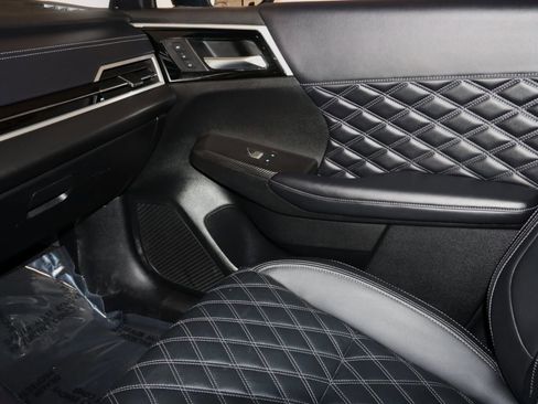 Used 2024 Mitsubishi Outlander 4WD Plug-In Hybrid image 52