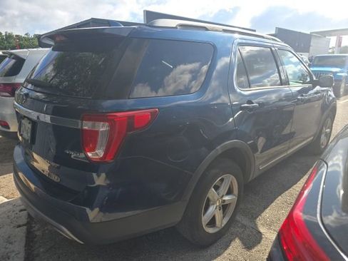 Used 2017 Ford Explorer XLT w/ Equipment Group 202A AWD/4WD image 4