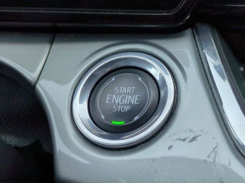 Used 2025 Chevrolet Trax LT FWD image 29