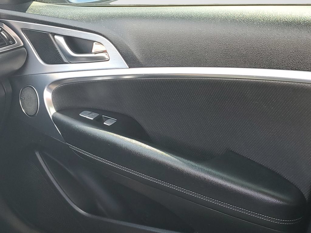 Used 2020 Genesis G70 3.3T RWD image 13