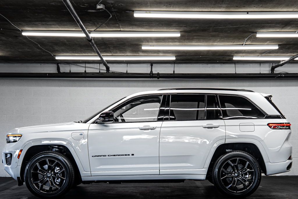 Used 2023 Jeep Grand Cherokee 30th Anniversary AWD/4WD image 2