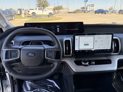 Certified 2025 Ford Expedition Active image 15