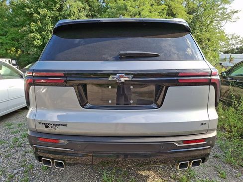 Used 2024 Chevrolet Traverse LT w/ Midnight/Sport Edition FWD image 5
