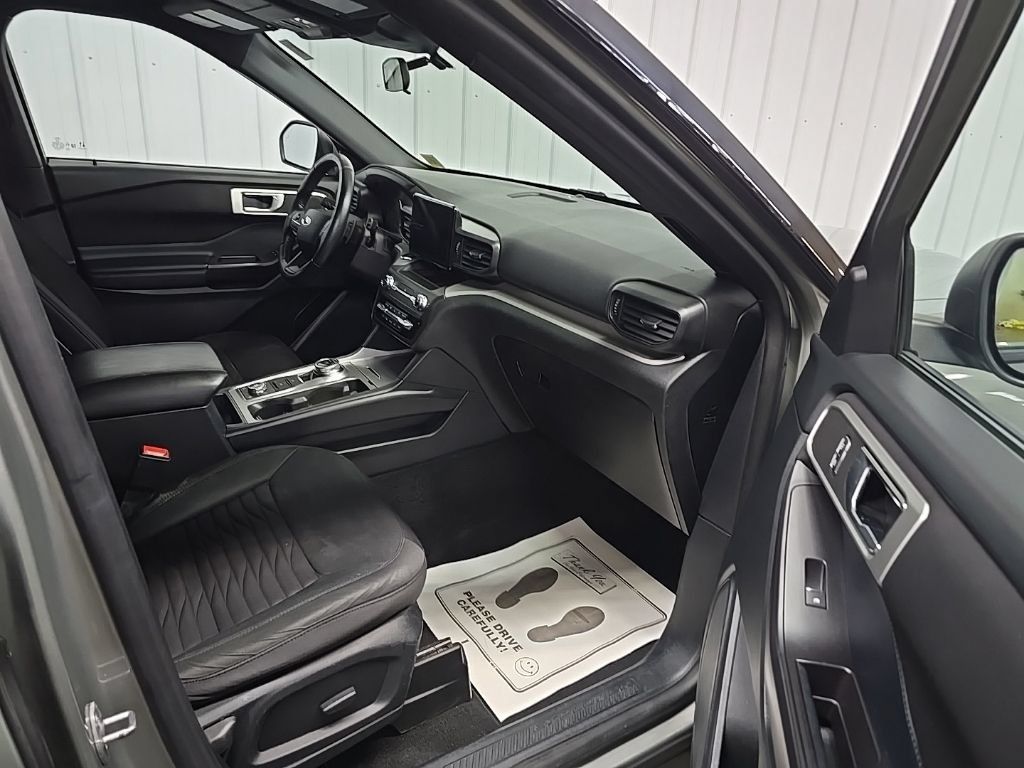 Used 2020 Ford Explorer XLT w/ Comfort Package AWD/4WD image 19