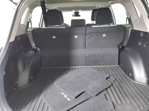 Used 2018 Toyota RAV4 XLE FWD image 8