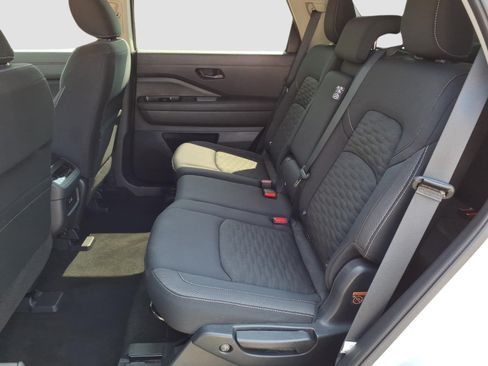 Used 2025 Nissan Pathfinder SV AWD/4WD image 13