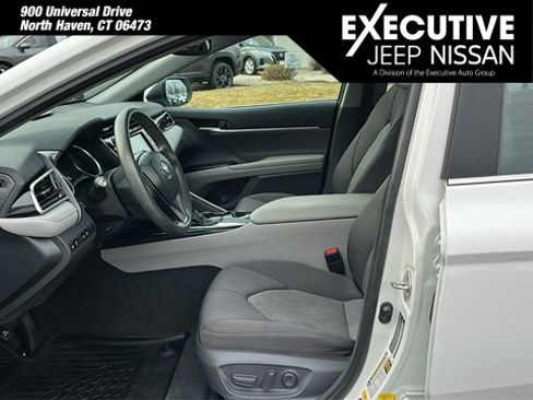 Used 2018 Toyota Camry L image 9