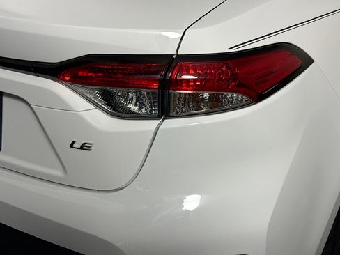 Used 2025 Toyota Corolla LE FWD image 33