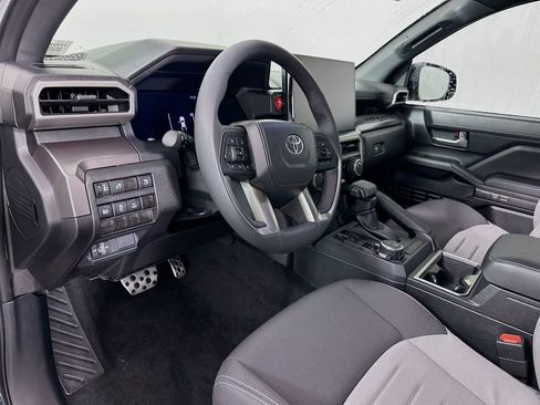 Used 2025 Toyota Tacoma TRD Sport image 9