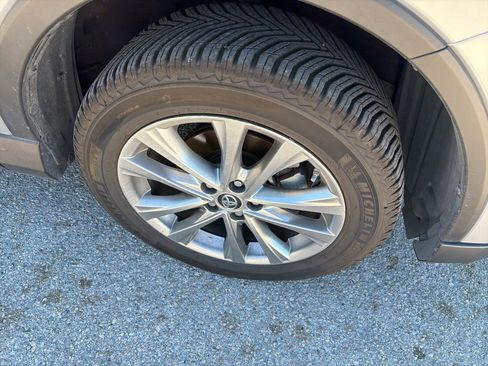 Used 2018 Toyota RAV4 Limited image 10