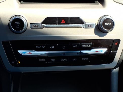 Used 2023 Ford Explorer XLT w/ Equipment Group 202A image 19