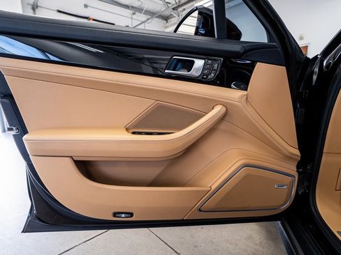 Used 2019 Porsche Panamera image 30