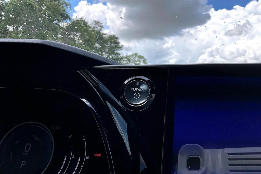 Used 2024 Lexus RX 350h w/ Accessory Package (Z1) AWD/4WD image 32