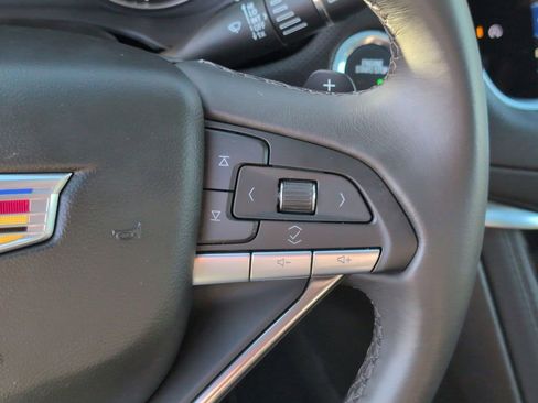 Used 2025 Cadillac XT6 Luxury image 11