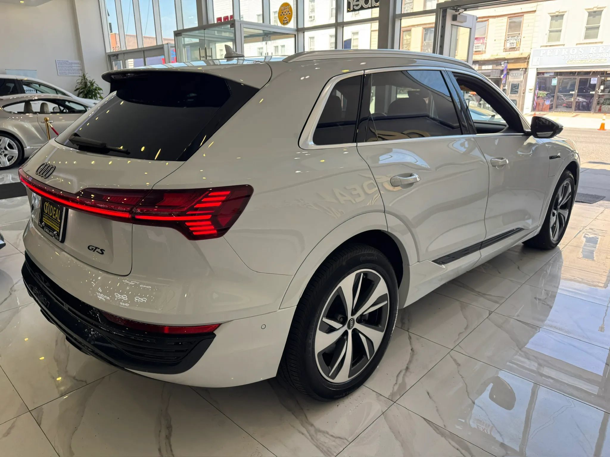 Used 2024 Audi Q8 e-tron Premium Plus w/ Premium Plus Package AWD/4WD image 7