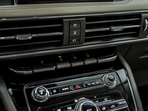 Used 2022 Lincoln Corsair AWD w/ Premium Package image 25
