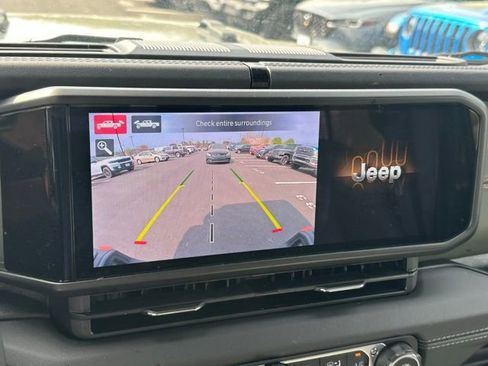 Used 2025 Jeep Gladiator Mojave image 28