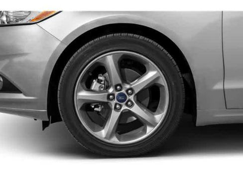 Used 2015 Ford Fusion SE image 14