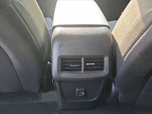 Used 2024 Chevrolet Equinox LT FWD image 16