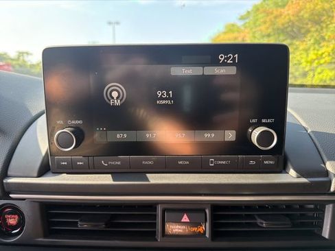 Used 2025 Honda Pilot Sport image 22