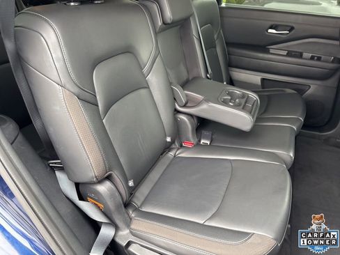 Used 2025 Nissan Pathfinder SL FWD image 50