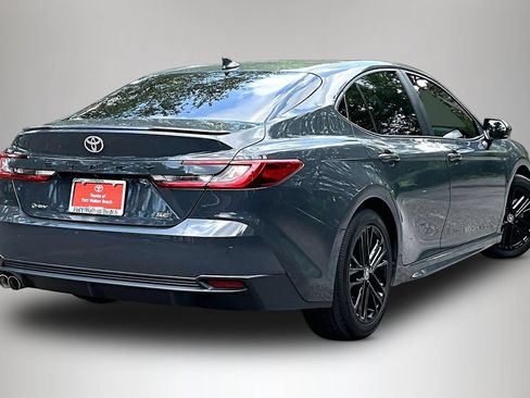 Used 2025 Toyota Camry SE w/ Convenience Package FWD image 5