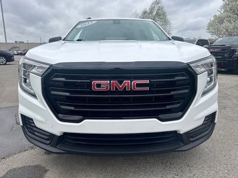 Used 2023 GMC Terrain SLE w/ Driver Convenience Package image 10