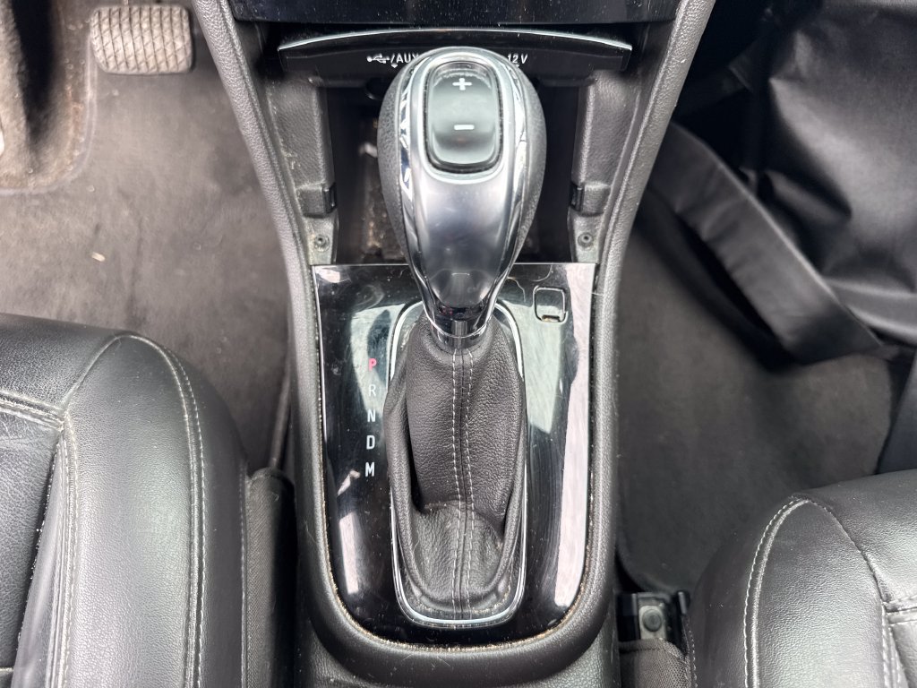 Used 2019 Buick Encore Essence w/ Experience Buick Package AWD/4WD image 27