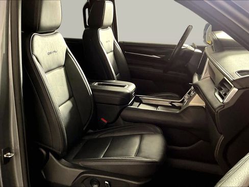 Used 2022 GMC Yukon XL Denali RWD image 9