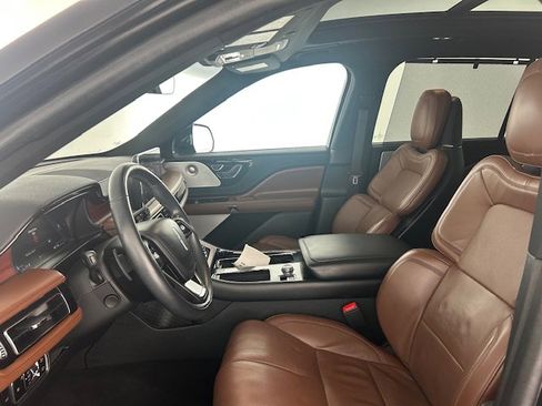 Used 2023 Lincoln Aviator Reserve w/ Equipment Group 201A RWD image 11