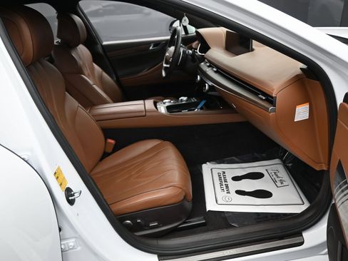 Used 2023 Genesis G80 image 33