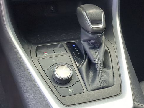 Used 2022 Toyota RAV4 XSE AWD/4WD image 15