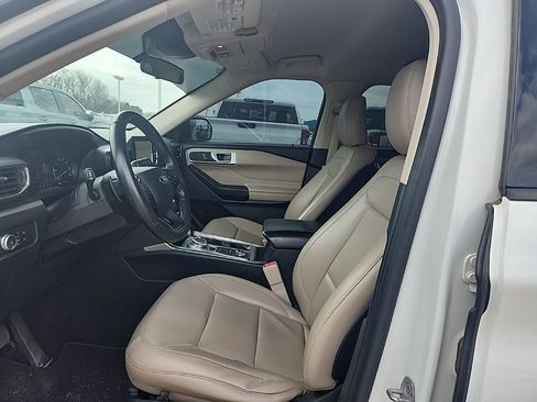 Used 2020 Ford Explorer XLT w/ Equipment Group 202A image 12