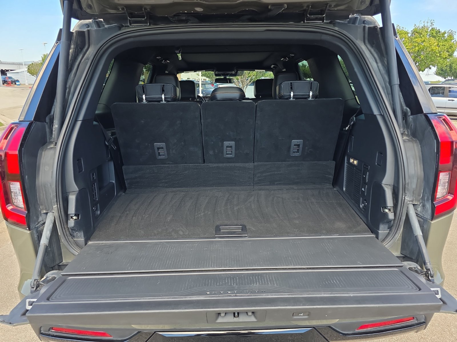 Used 2025 Ford Expedition Tremor AWD/4WD image 31