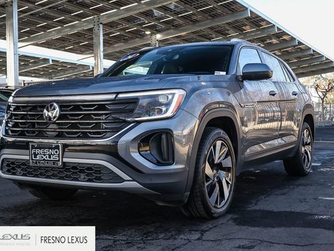 Used 2024 Volkswagen Atlas Cross Sport SE image 3