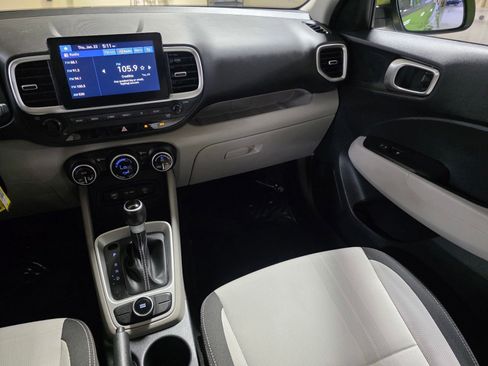 Certified 2023 Hyundai Venue SEL image 17