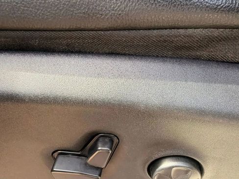 Used 2019 Chrysler Pacifica Touring-L image 20